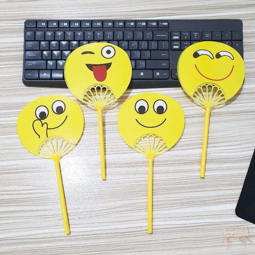 

Pulpen Kipas Emoticon / Gel Pen Karakter Emoji Wajah Lucu Senyum Imut