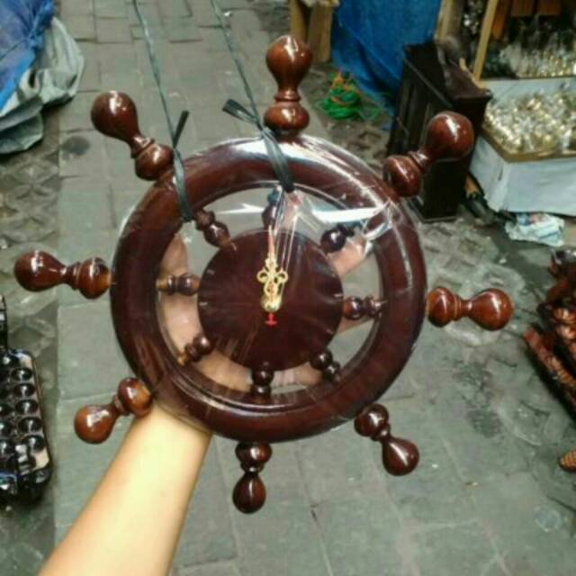 Jam dinding kayu model nahkoda kapal