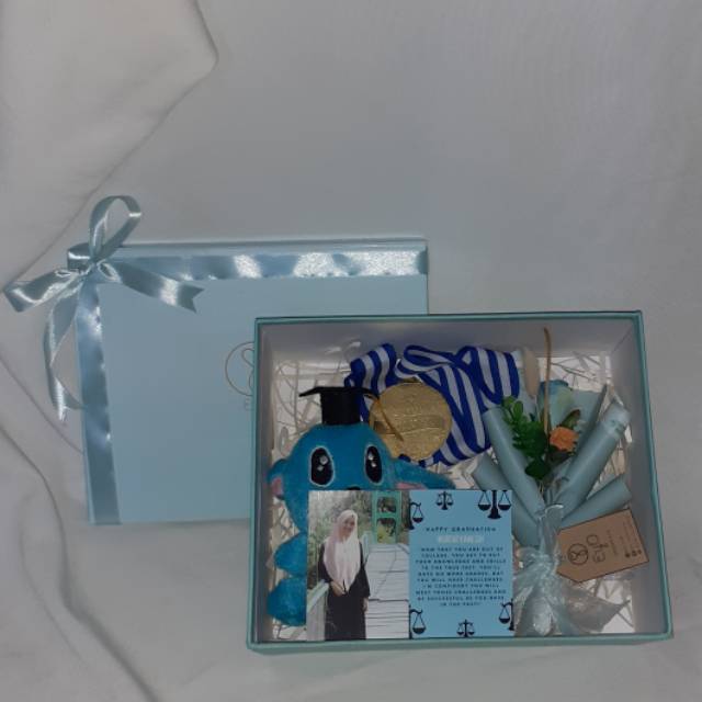

Gift box paket wisuda