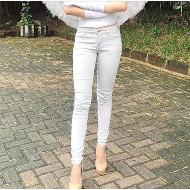 

Hipster white jeans. Harap cek ketersediaan barang sebelum memesan. Order tulis note warna dan size