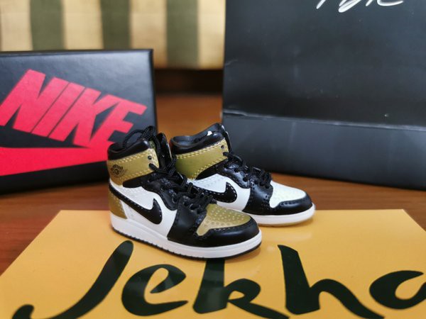 Air Jordan 1 RNG PATENT GOLD TOE - 3D Sneakers Keychain Gantungan Kunci