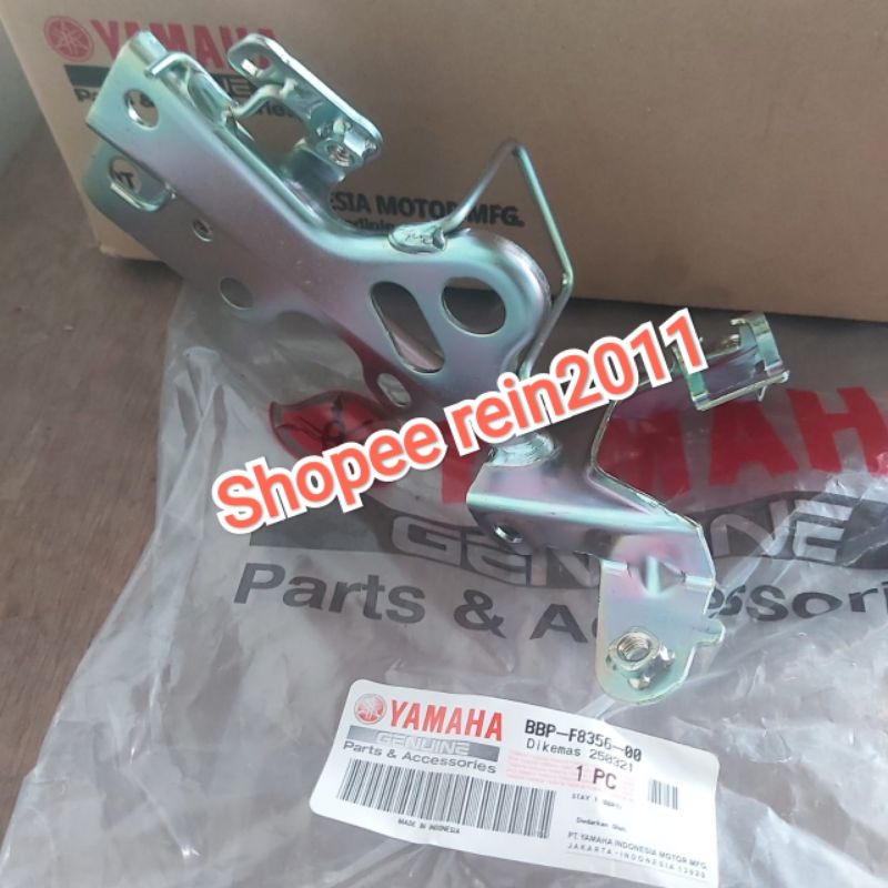 STAY 1 BRACKET BREKET DUDUKAN LAMPU DEPAN NEW AEROX ASLI ORI YAMAHA BBP F8356 00