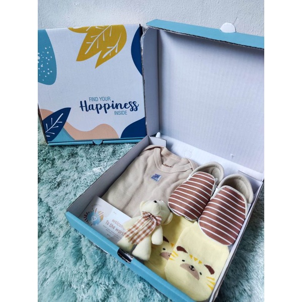(4 IN 1 BABY BOY GIRL) HAMPERS KADO LAHIRAN BAYI GIFT BOX SEPATU BAJU JUMPER KUPLUK KAOS KAKI SEPATU FLATSHOES BONEKA MURAH MERIAH HADIAH LAHIRAN-Coksu garis