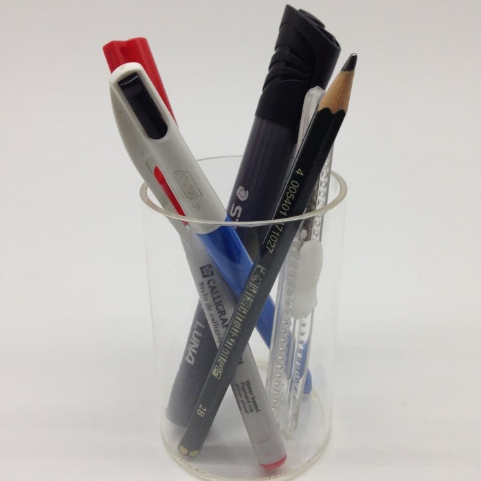 

Grosir Acrylic Tempat Pensil/Pulpen