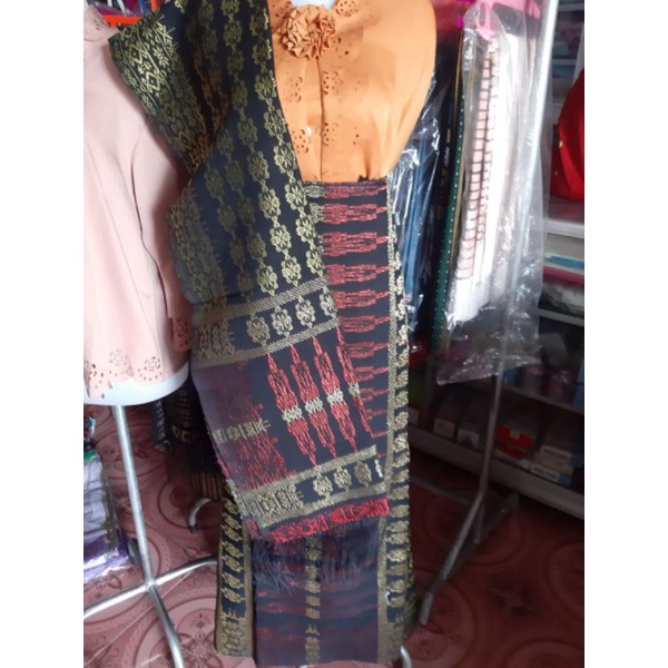 SONGKET BATAK TENUN TANGAN TARUTUNG PIALA KOSONG DASAR HITAM