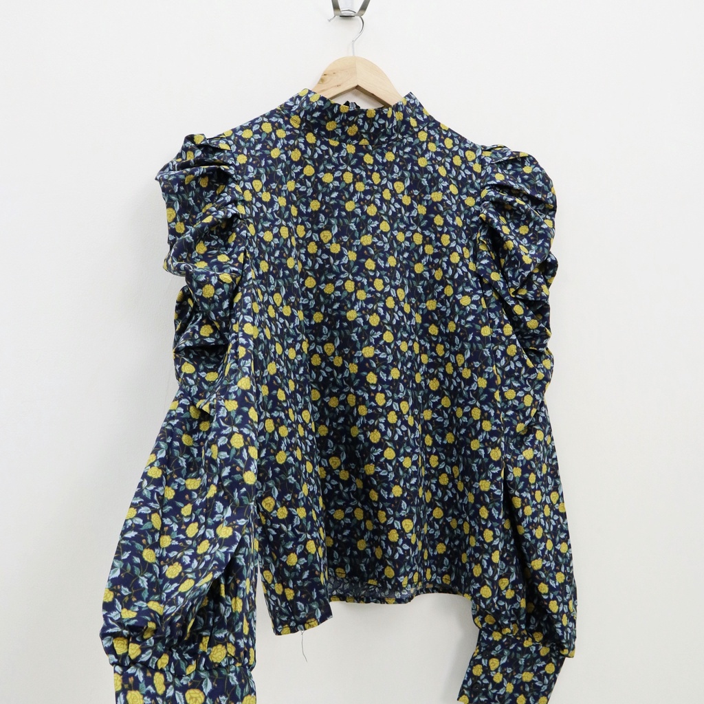 Yika puff top blouse -Thejanclothes