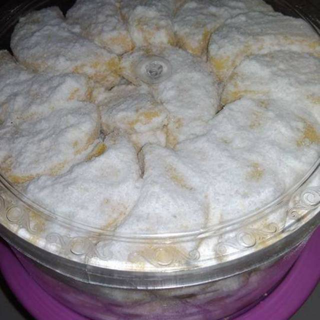 

Kue putri salju, kue lebaran