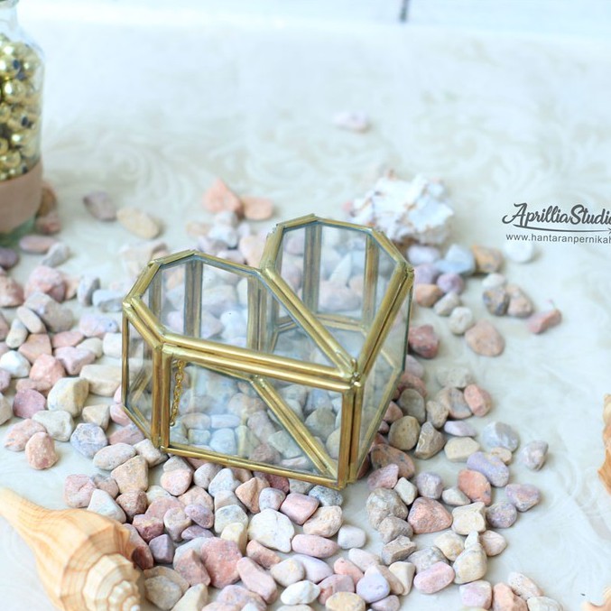 Kotak Perhiasan | Ringbox Terarium Mini Love UK 10x11x6 cm