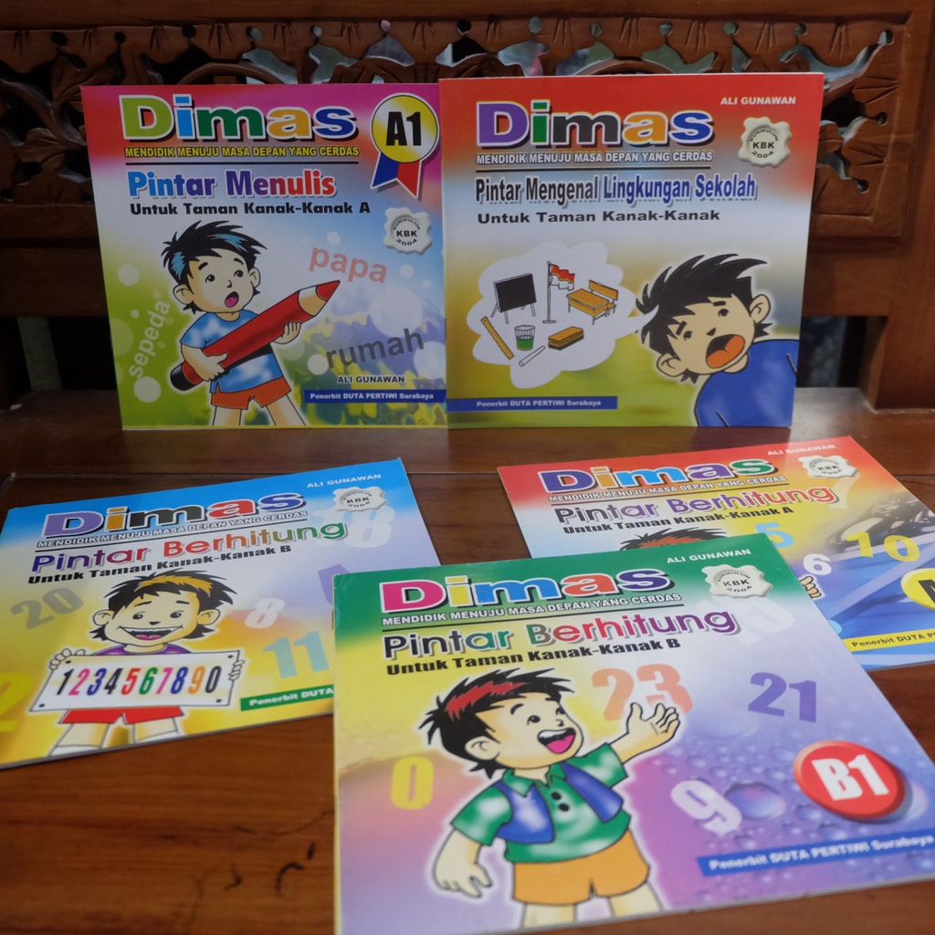 

DIMAS MENULIS BERHITUNG LINGKUNGAN SEKOLAH - Buku Aktivitas Anak Pintar Berhitung Menulis dan Lingkungan Sekolah Untuk TK Duta Pertiwi