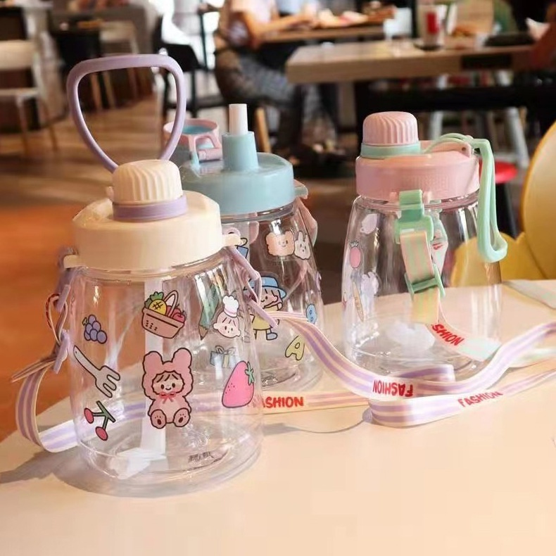 Botol Minum ANAK Gemoy Bening Premium Bahan Tebal + Tali , Stiker , DAN Sedotan 1100ML BPA FREE 0896