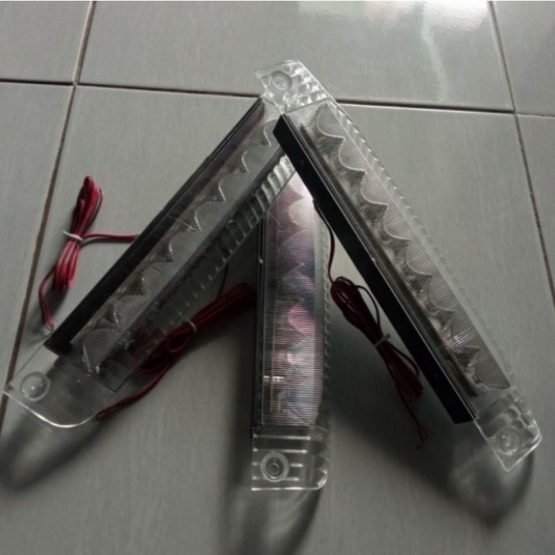 lampu spoiler innova 2004-2012