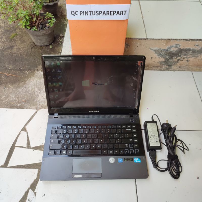 Laptop Second Seken Bekas Samsung 3gb 500gb Nvidia 610M Win 10 Gaming Terawat Normal