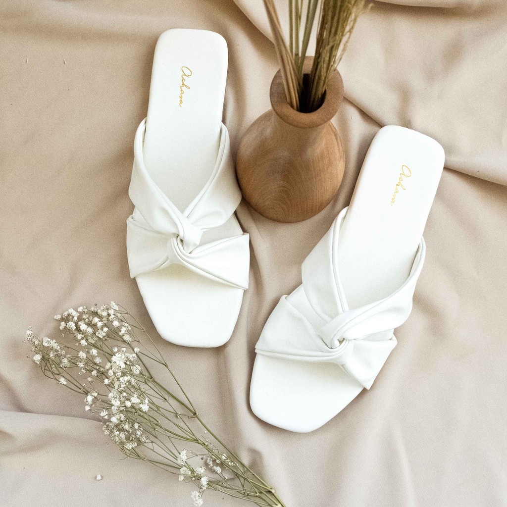 ACHAVA Sandal Wanita Cary Sendal Teplek Kenkinan-PUTIH