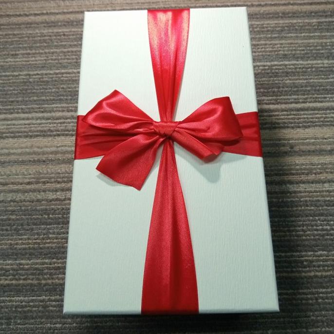 

Premium Product!!! Kotak Kado Motif / Gift Box Motif - Se - Paling Dicari