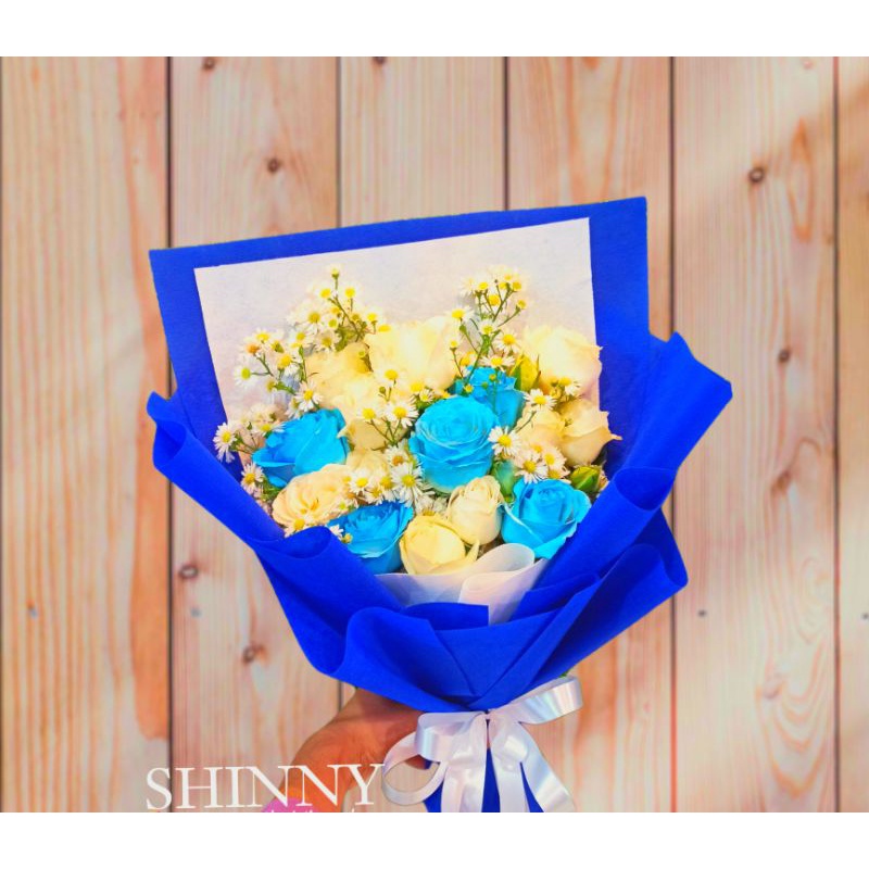 hand bouquet mawar/buket mawar asli/mawar asli surabaya/buket mawar asli/buket wisuda surabaya/buket