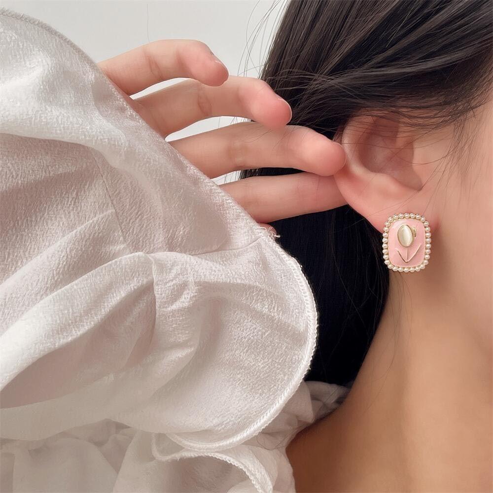 NEEDWAY Wanita Anting Stud Pesta Manis Menetes Minyak Untuk Perempuan Bunga Tulip Temperamen Drop Earrings