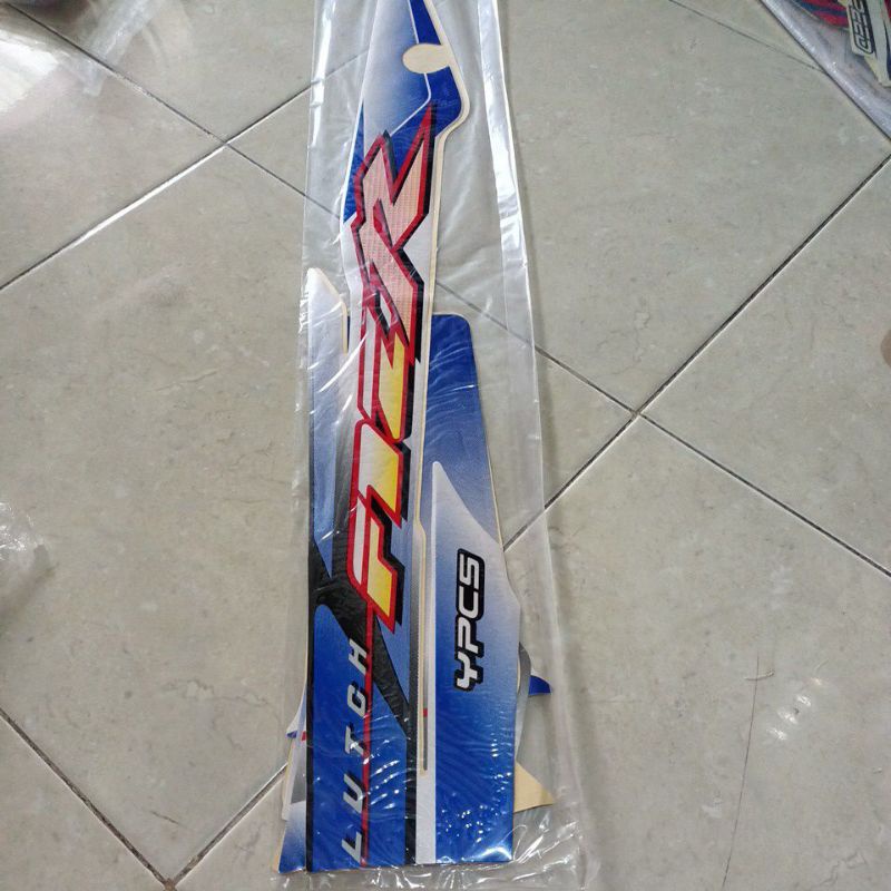 striping stiker les body fiz r 2003 putih biru