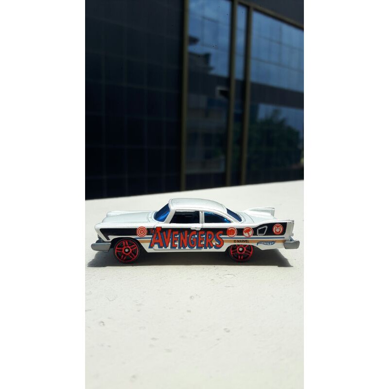 Hotwheels sedan plymouth fury putih BD 2257 car diecast