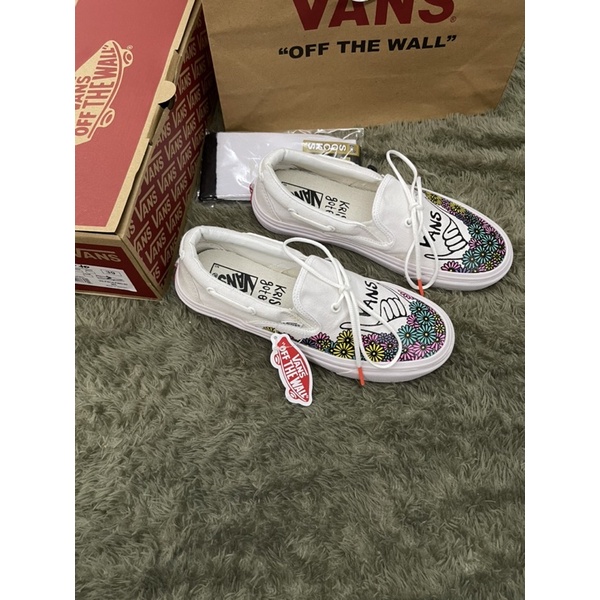 SEPATU SNEAKER SLIP ON WANITA KRIS GOTO BNIB WHITE KARAKTER BUNGA DT