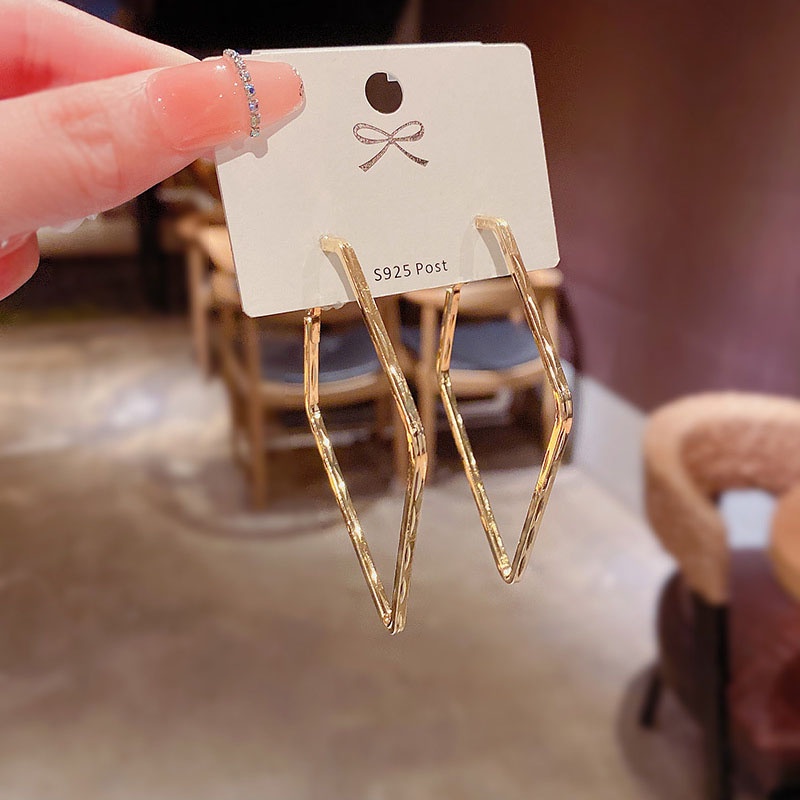 Anting Tusuk Bentuk Geometri Bahan Sterling Silver 925 Warna Emas Untuk Wanita