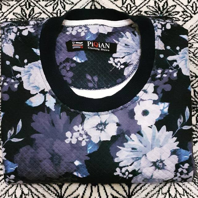 PrelovedbyRere❣ Sweater PiQian / Clothing Distro motif distro