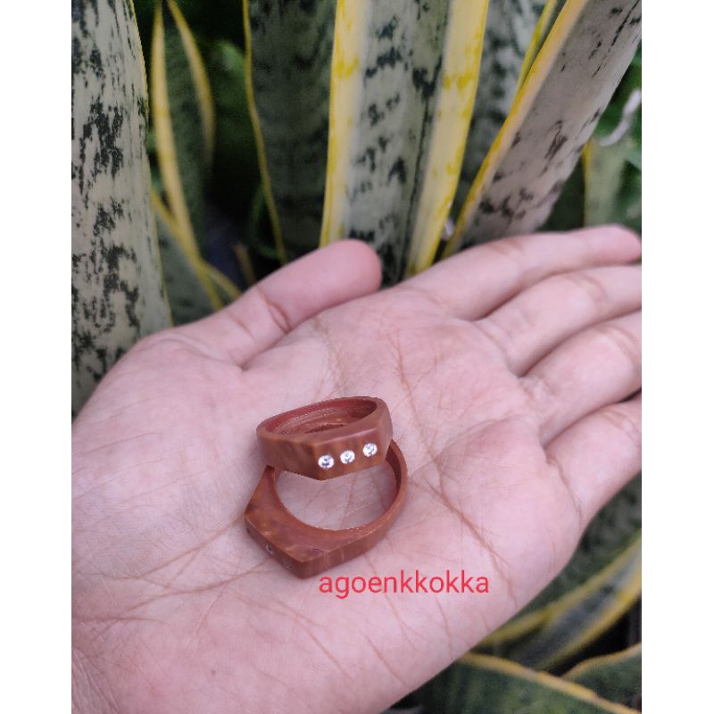 Cincin kokka kaukah plat mata 3 coklat ukuran 18