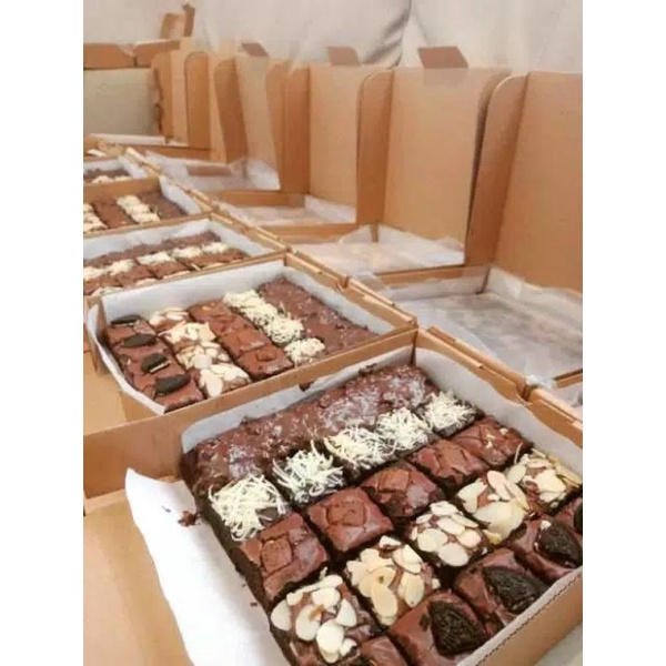 

Brownies Fudgy Shinny Premium Topping/brownis/brownis panggang/Brownies panggang/kue/Brownis/Hampers lebaran Idul fitri/Kue lebaran/Jajan Lebaran