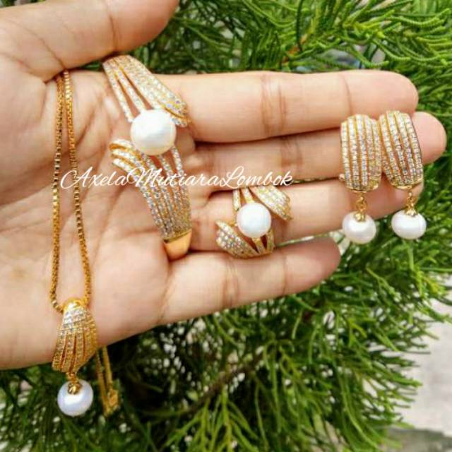 ST#1 BERSERTIFIKAT SET PERHIASAN RHODIUM DENGAN MUTIARA AIR TAWAR LOMBOK