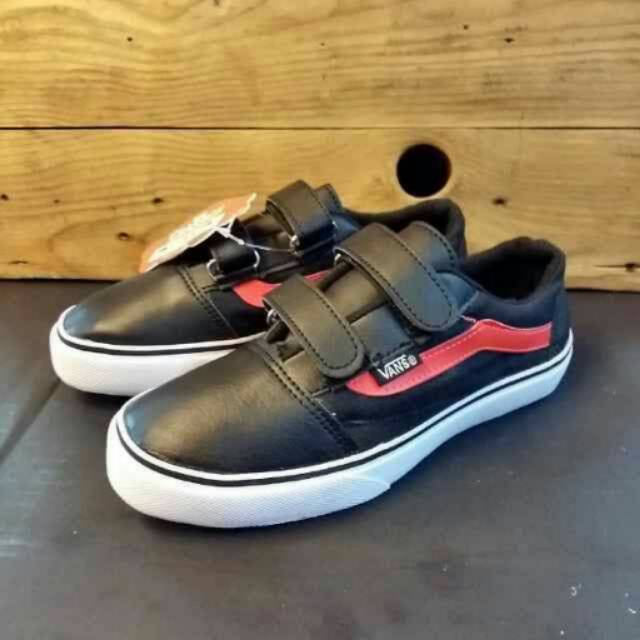 sepatu anak fans