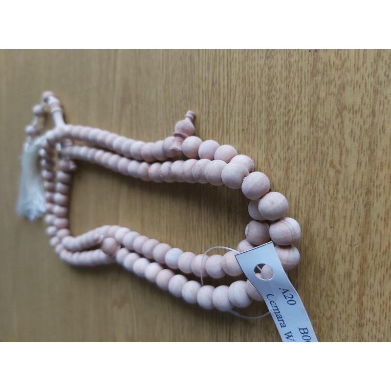 Tasbih Kayu Cemara Asli Wangi 8 mm