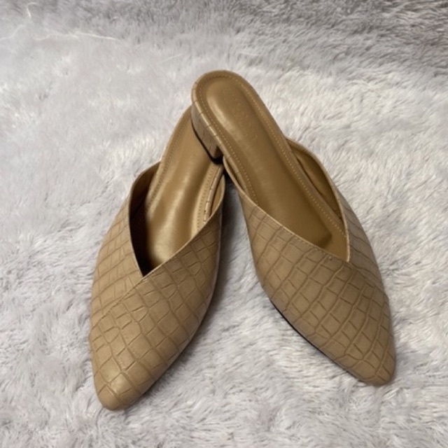 sepatu heels ZHA  bahan motif