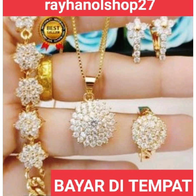 Perhiasan wanita titanium Xuping lapis emas gold lebih unggul kualitasnya, memiliki warna gold yang kuat, tidak mudah luntur, harganya murah