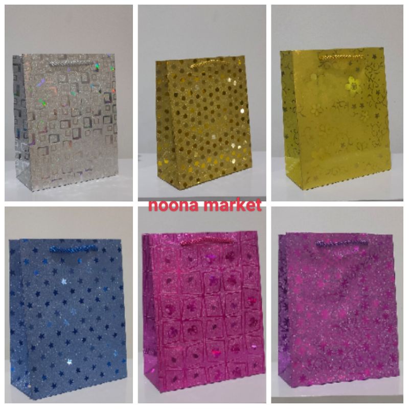 

Paperbag Hologram Gliter Small ukuran 19,5 x 9 x 25 cm