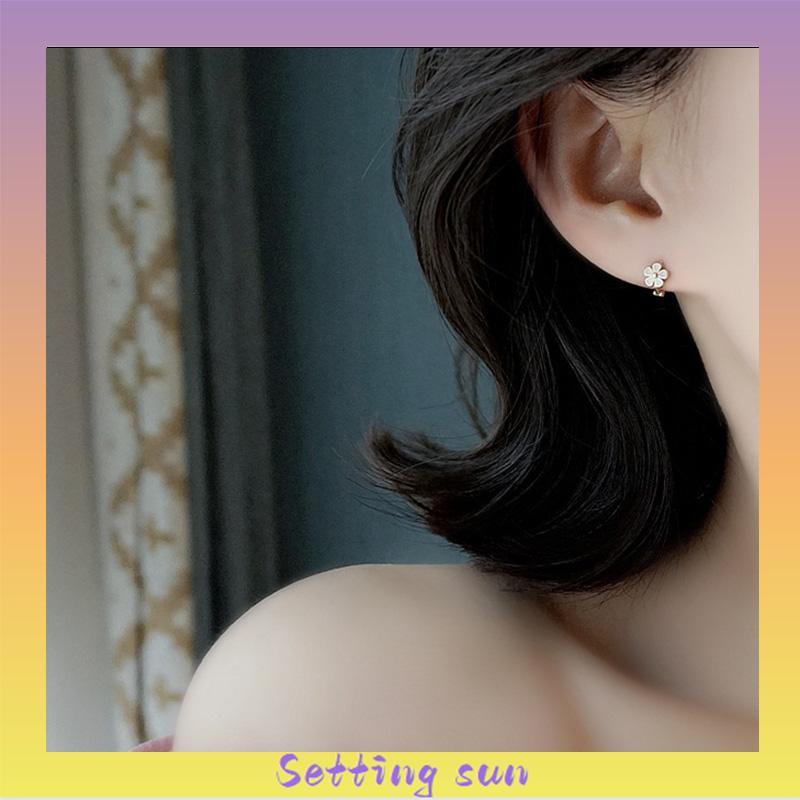 S925 Silver Retro Daisy Earrings Anting Hoop Sederhana Desain Niche Gesper Telinga TN