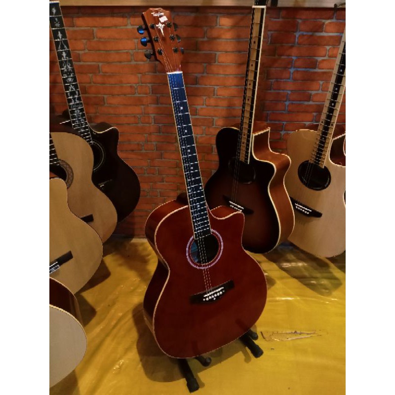 gitar akustik Taylor free softcase(tas)+Capo+pick DLL jogjakarta