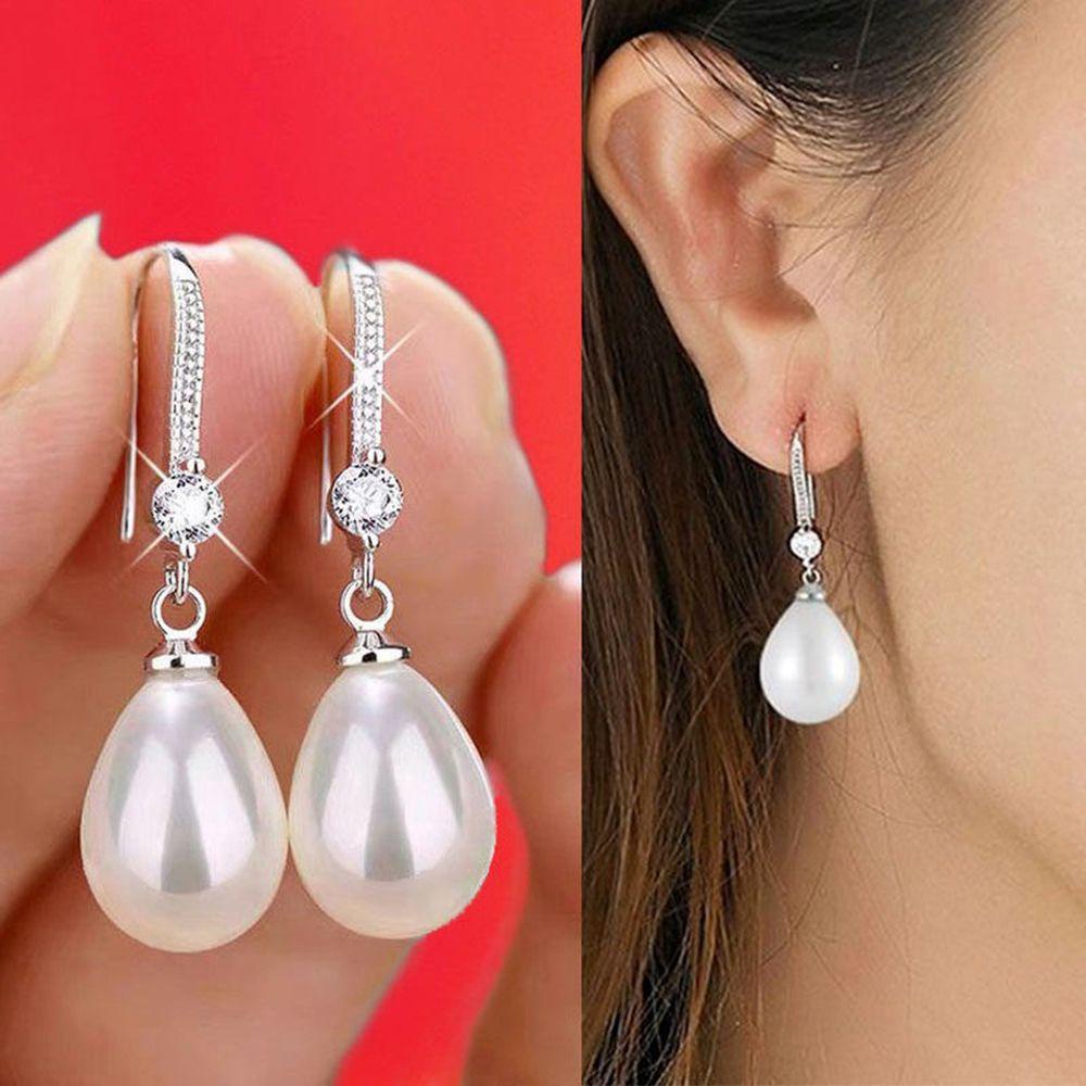 Nanas 1pasang Anting Mutiara Desain Fashion Tahan Lama Bahan Alloy Air Mutiara Imitasi