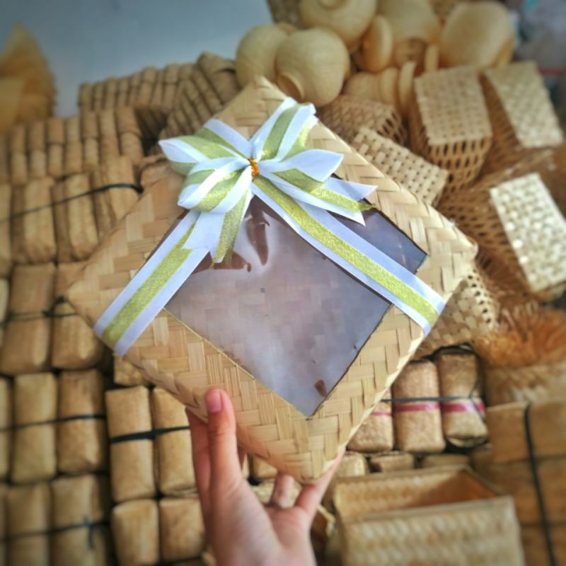 

Besek Bambu 22cm Mika Pita Double|Wadah Hampers|Makanan|Tempat Hantaran|Serahan|Saji|Parcel Buah