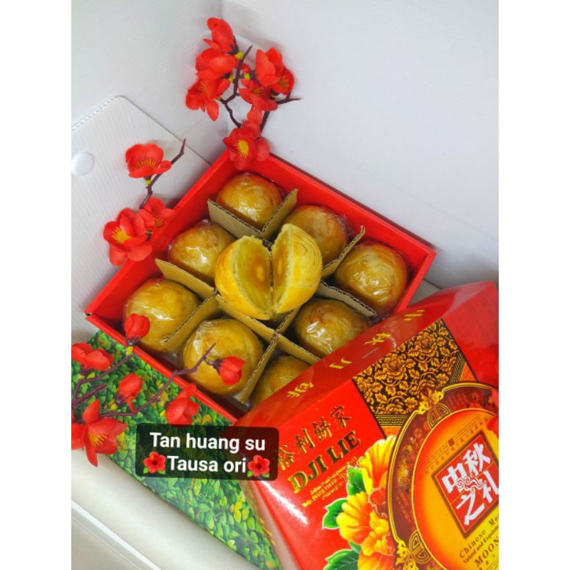 TAN HUANG SU DJI LIE , KUE BULAN ISI TELUR ASIN 9cs  KUE BULAN KALIMANTAN