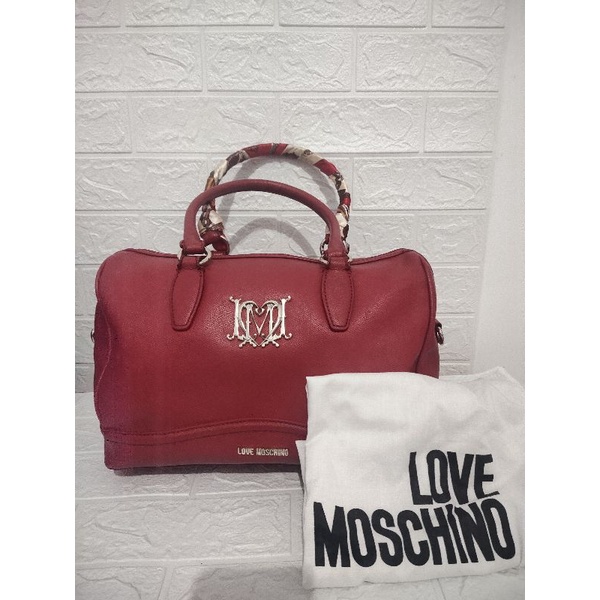 Preloved Tas Handbag Wanita Love Moschino Warna Merah Cabai