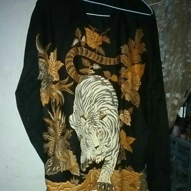 Batik Solo Pria Modern. Batik Solo Pria Lengan Panjang Murah. Batik Solo Model Terbaru.