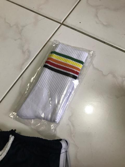  Kaos  Kaki  Harajuku Motif Garis Pelangi  untuk Unisex 