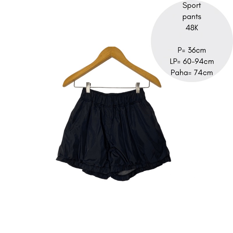 celana pendek olahraga wanita hitam pekat bigsize second bekas preloved thrift
