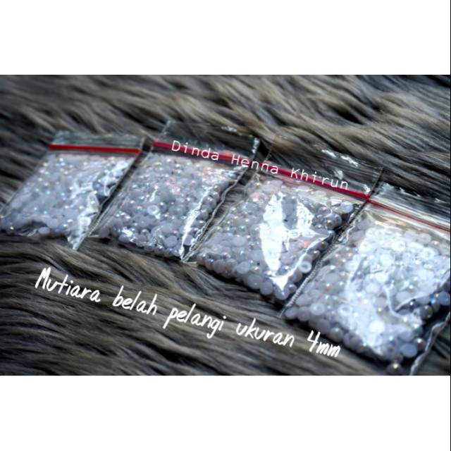 

Mutiara belah pelangi ukuran 4 mm isi 320 biji