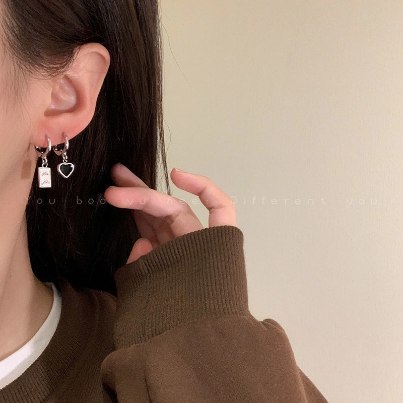 Anting Bentuk Hati Warna Hitam