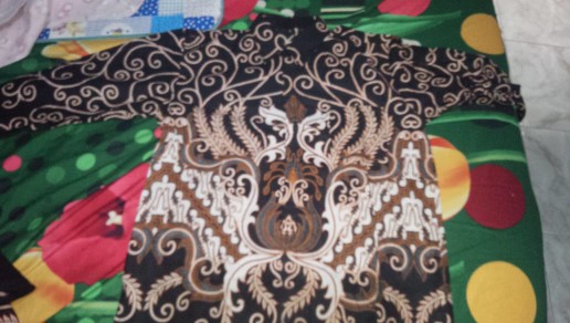 Batik Couple Keluarga Sania Ruffle Ori Ndoro Jowi Dnt Motif Mahkota Putih