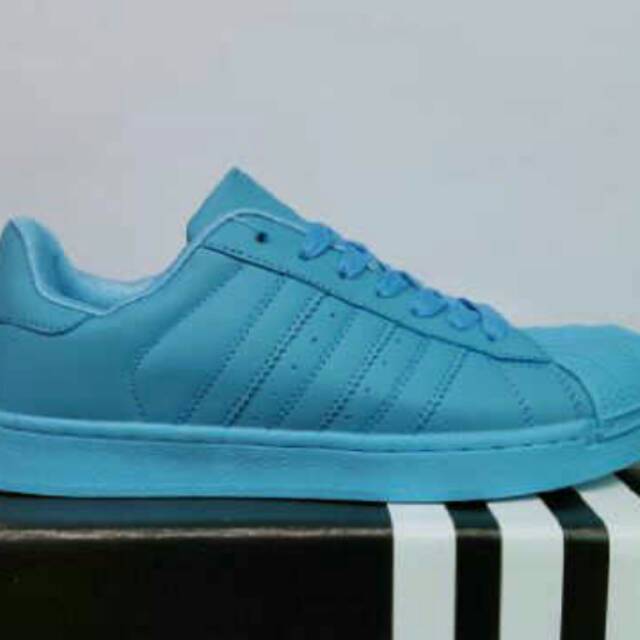 Sepatu "Adidas Pharell Full Biru Tosca"