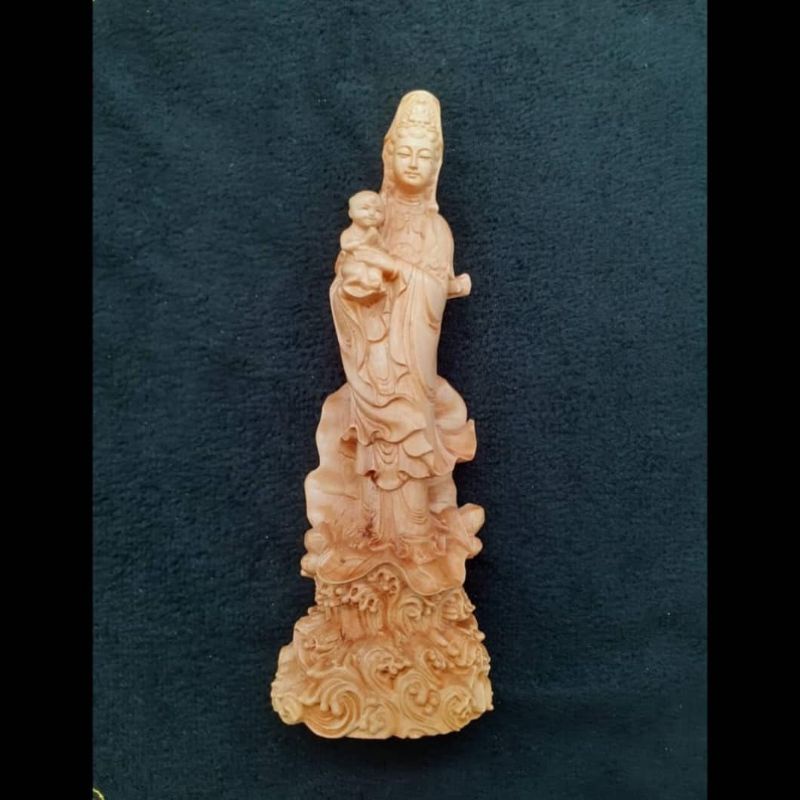 Patung Kayu Dewi Kwan Im dan Anak