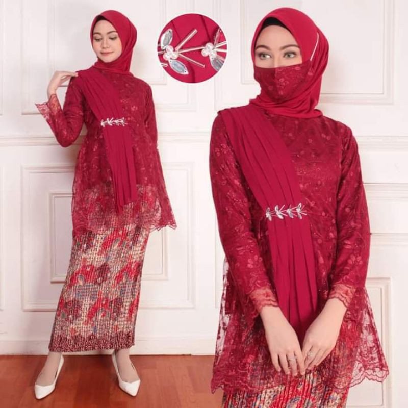 Setelan Kebaya Kekinian Warna Maroon Plisket