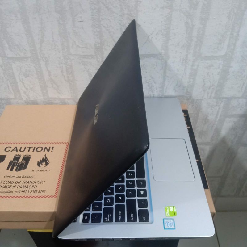 Laptop Asus A456UF Cor i5-6200U dualvga nvdia Geforce 930mx dedicated 2GB