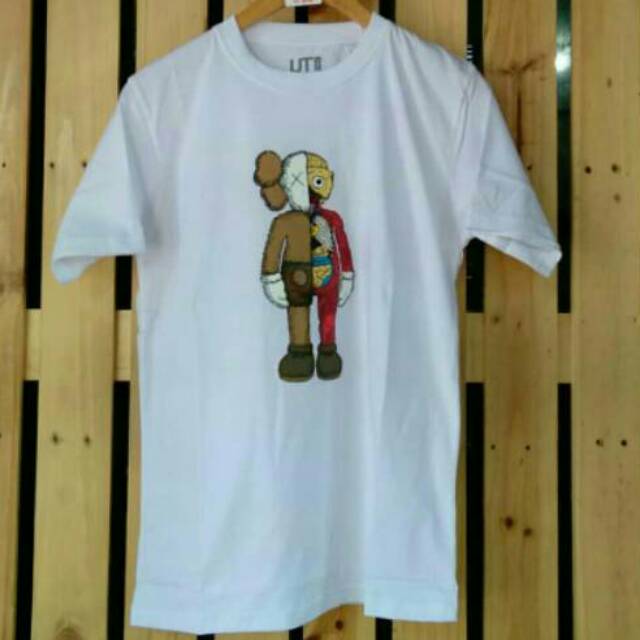 TSHIRT  UNIQLO X KAWS